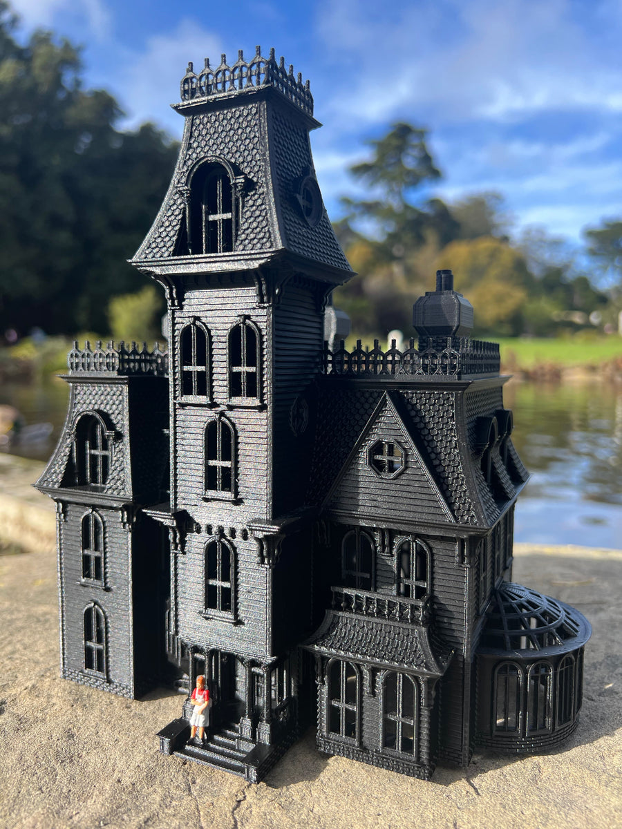 Black O-Scale Miniature #37 Addams Family Mansion Wednesday Victorian House  Built